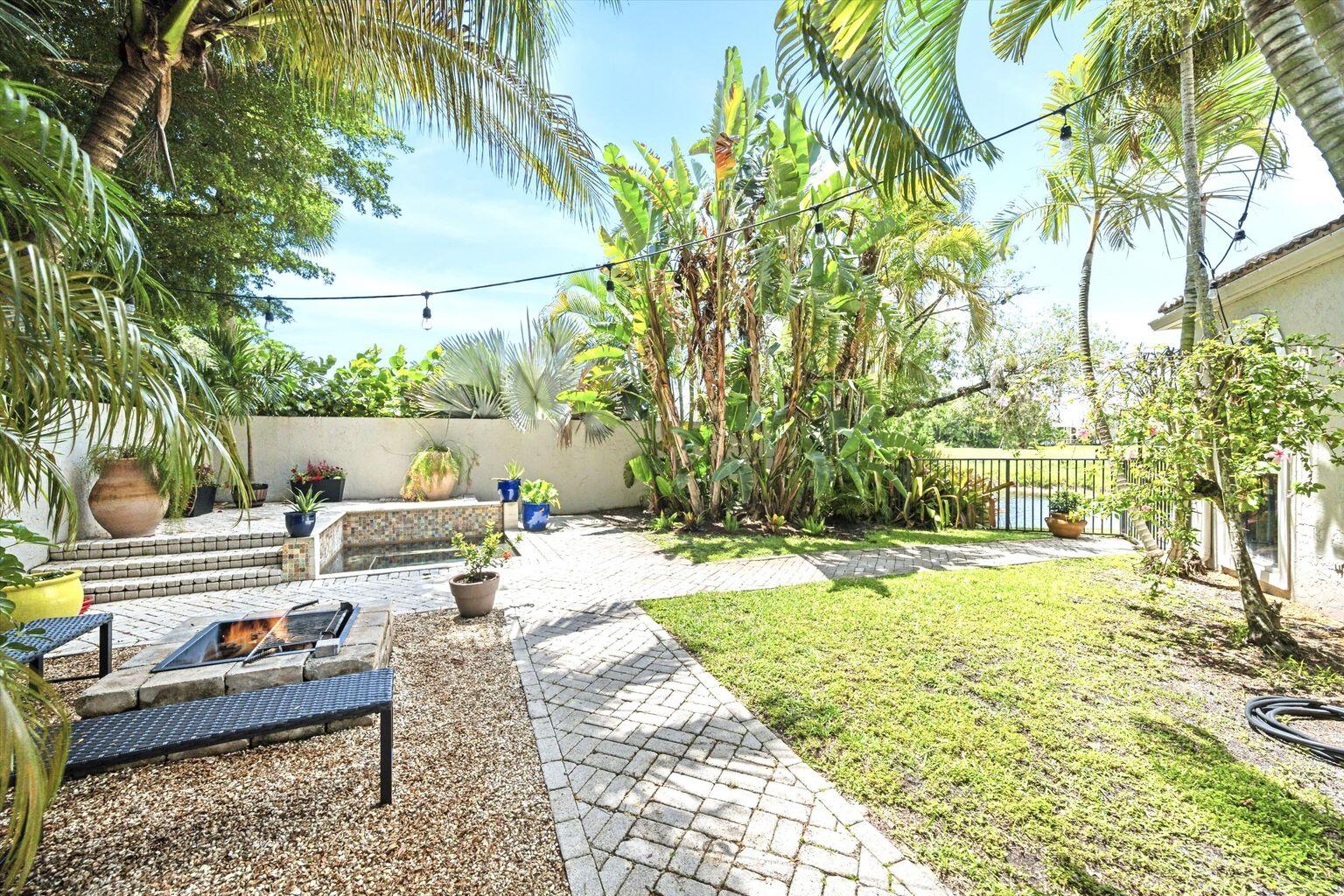 FIRST FAIRWAY COND II - Residential