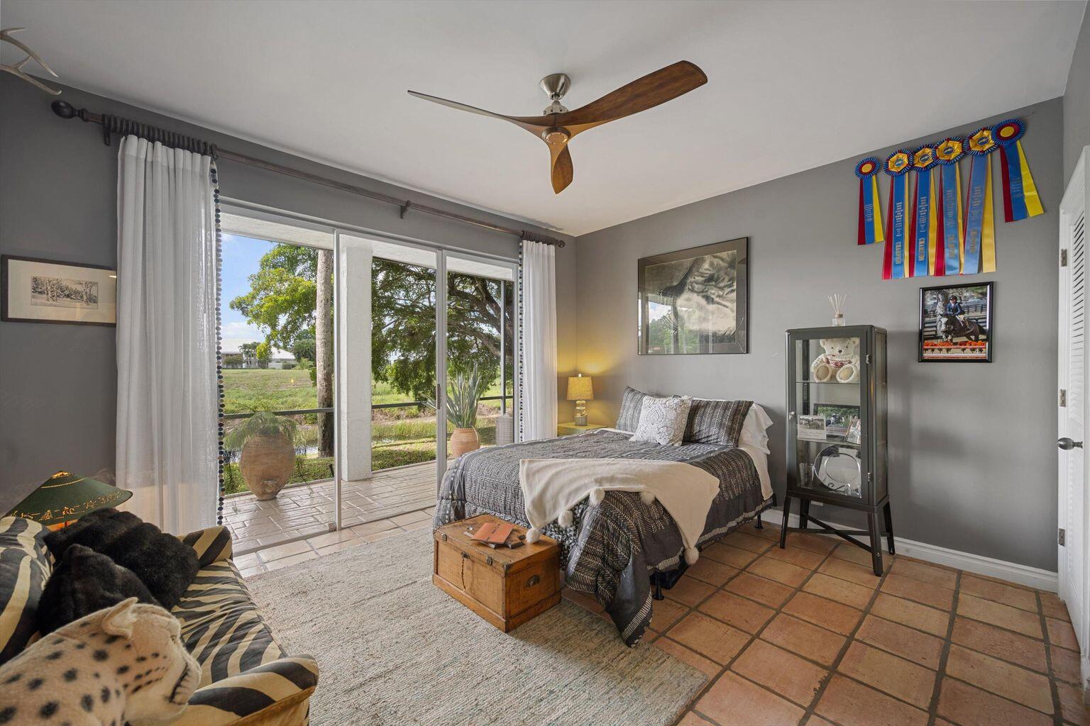 FIRST FAIRWAY COND II - Residential