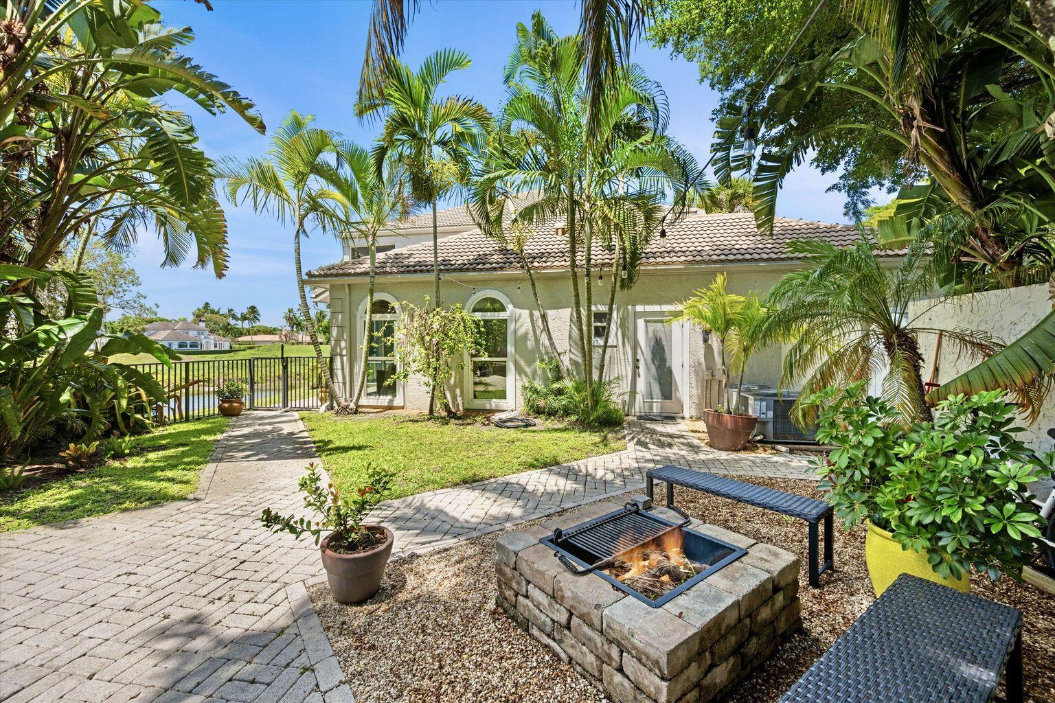 FIRST FAIRWAY COND II - Residential