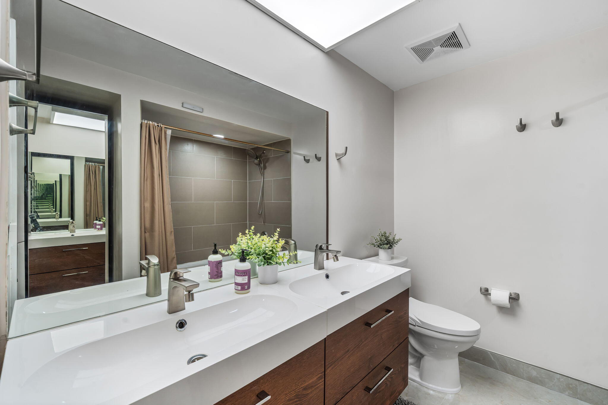 CROSSWINDS AT RIVER BRIDGE CONDO - Residential