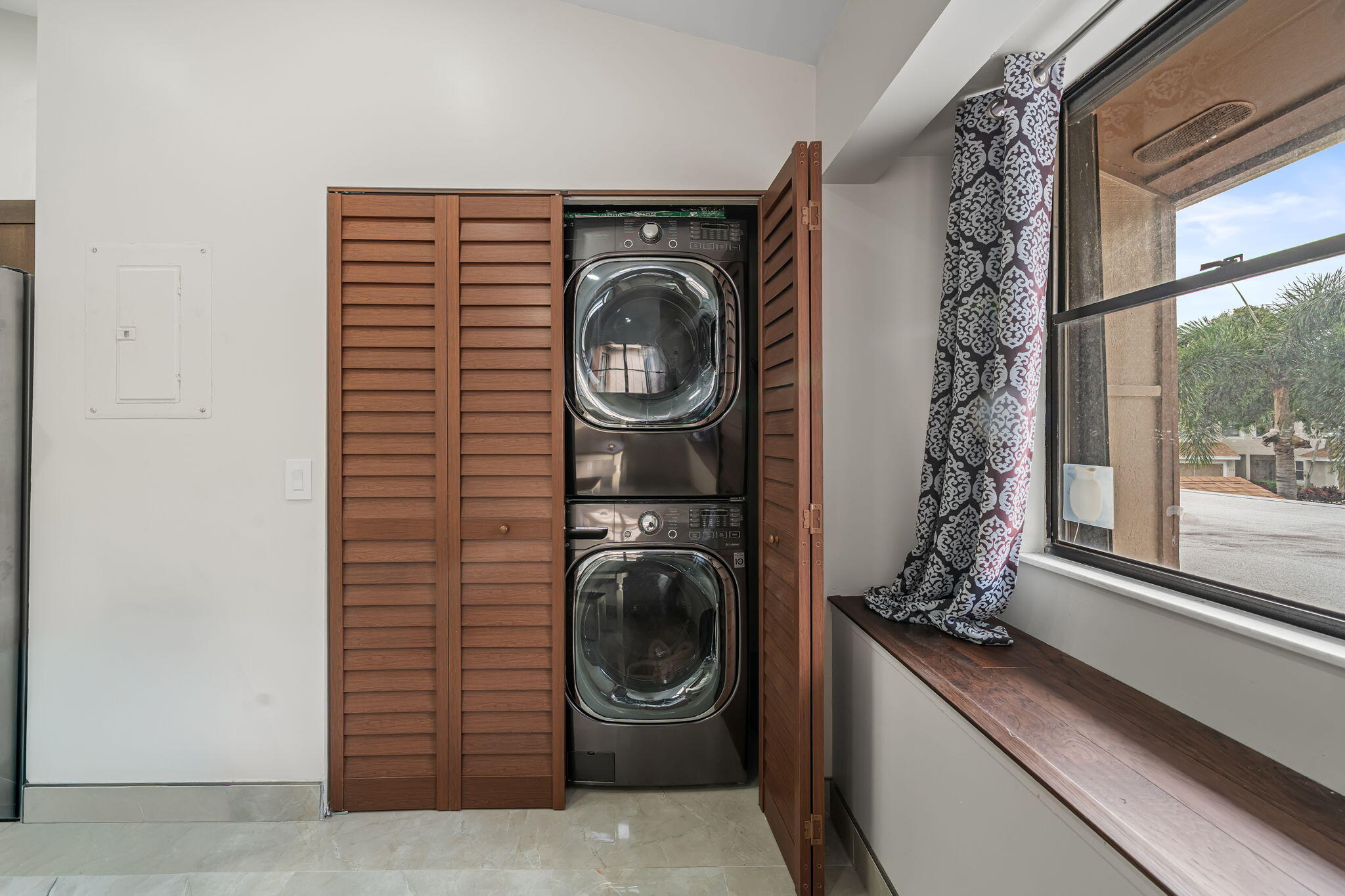 CROSSWINDS AT RIVER BRIDGE CONDO - Residential