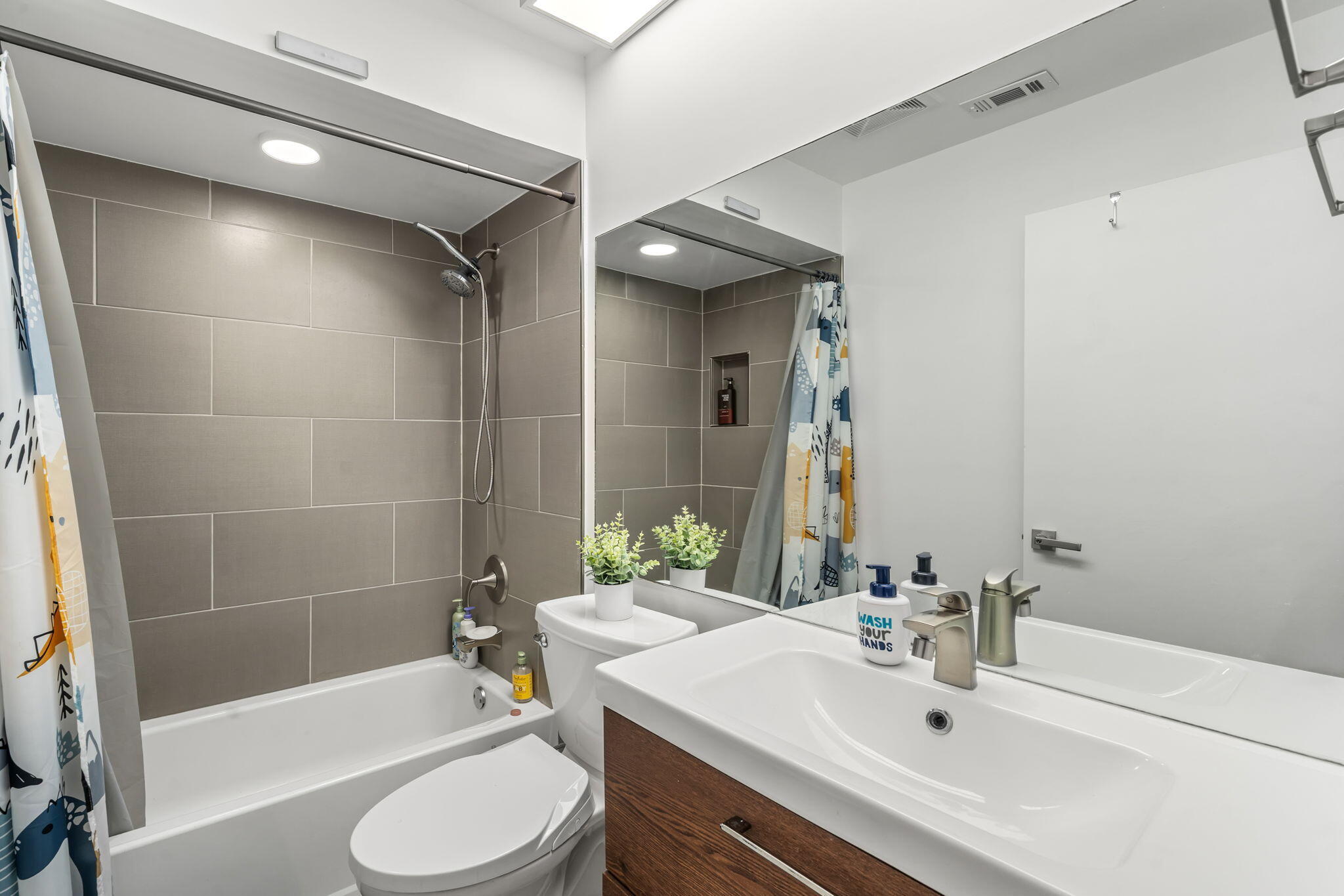 CROSSWINDS AT RIVER BRIDGE CONDO - Residential