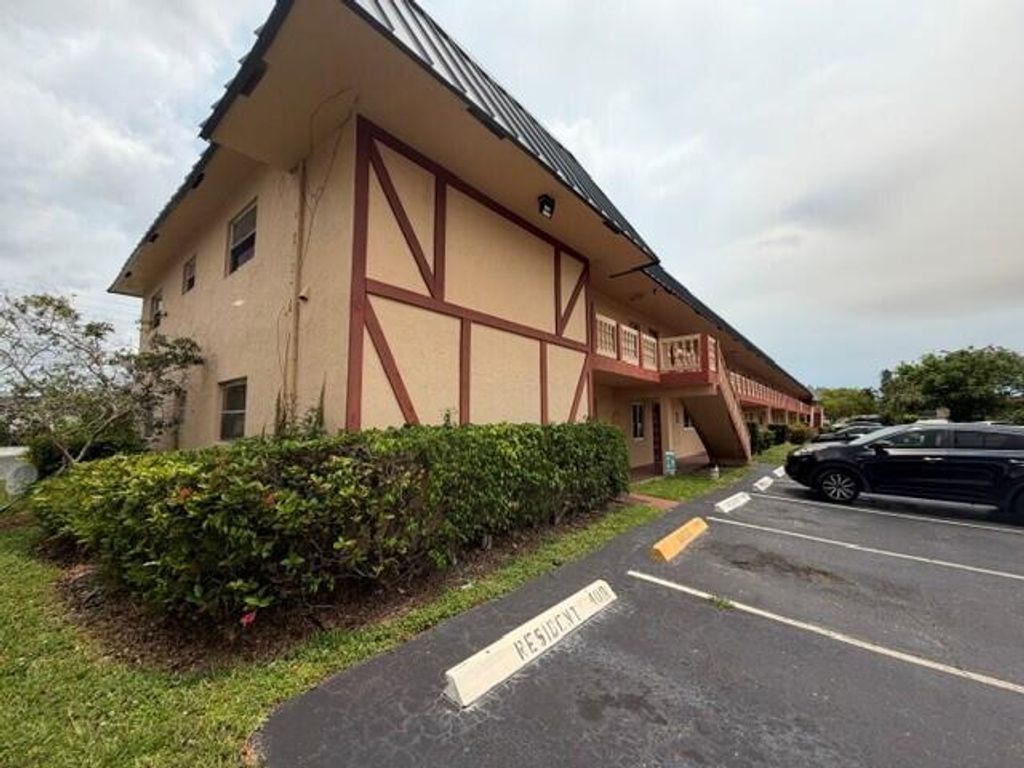 Photo of 9272 SW 3rd Street #409, Boca Raton, FL 33428 (MLS # B26044851)