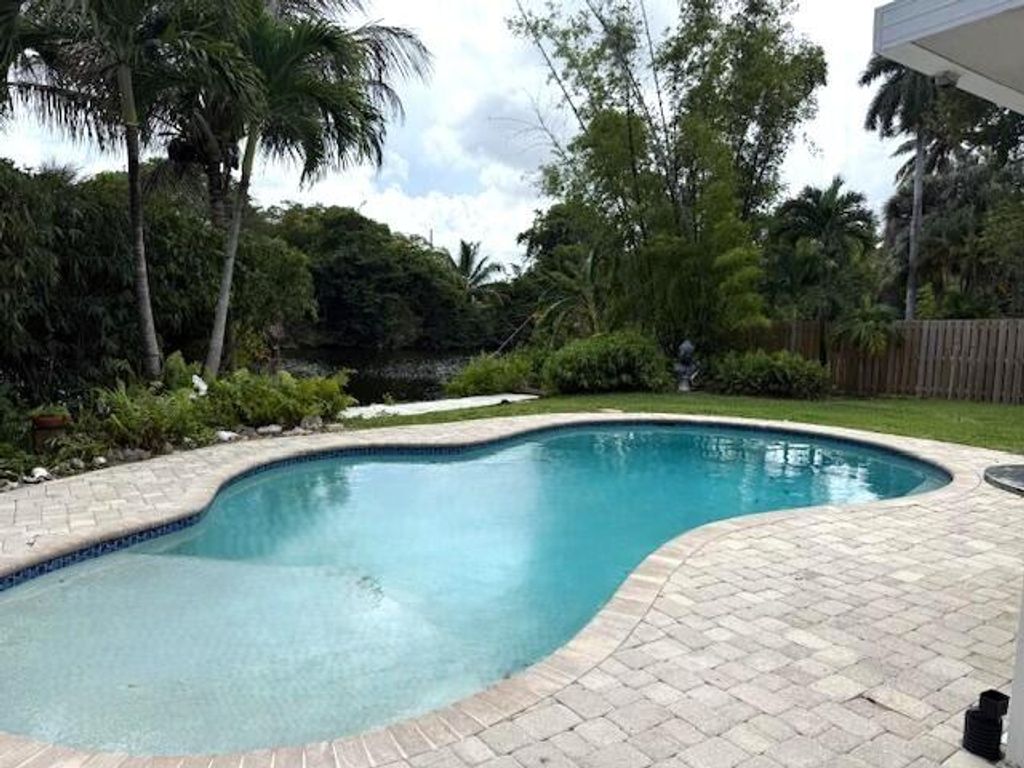 Photo of 3560 Lloyd Drive, Oakland Park, FL 33309 (MLS # B26031776)