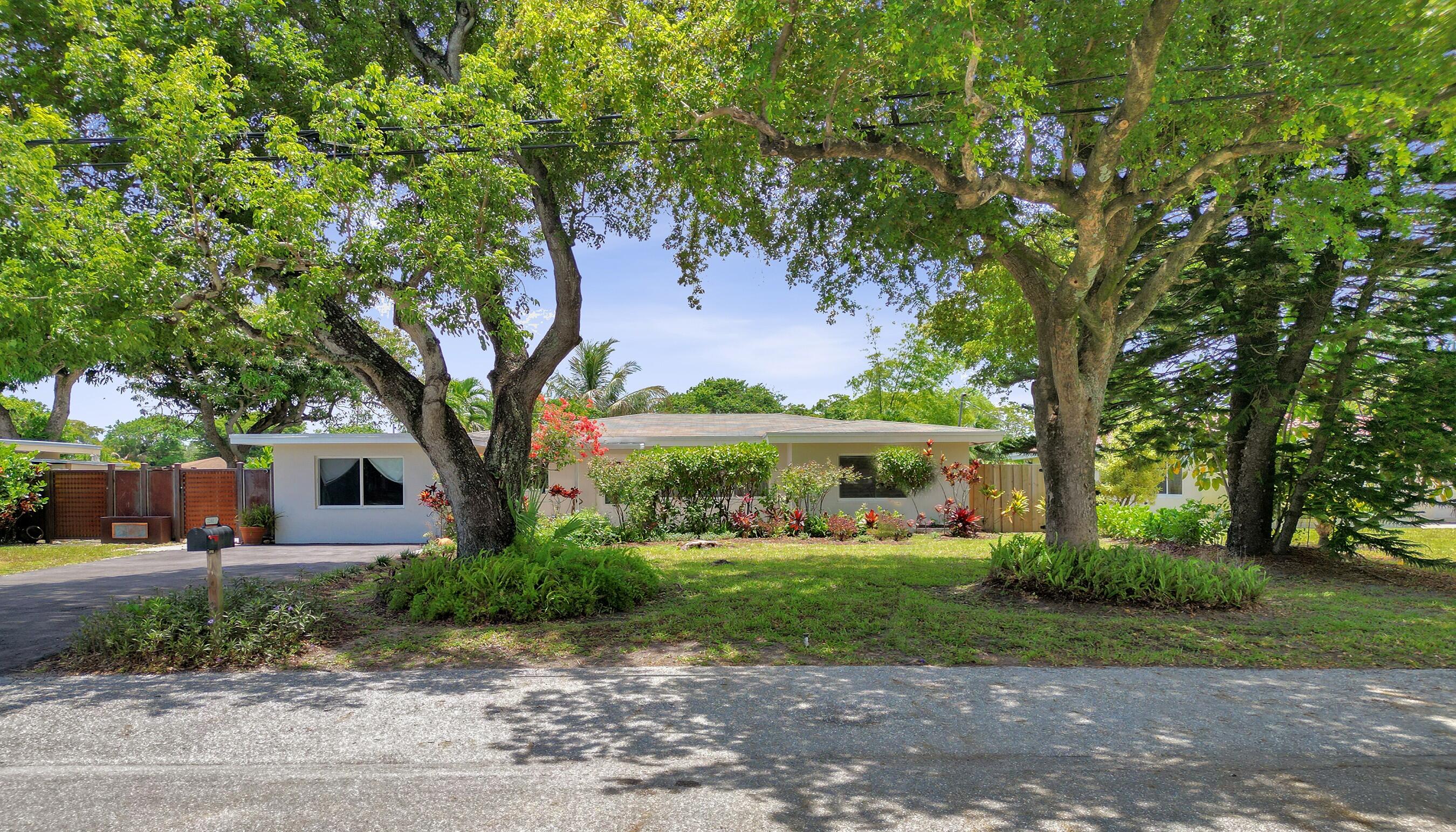 3560 Lloyd Drive