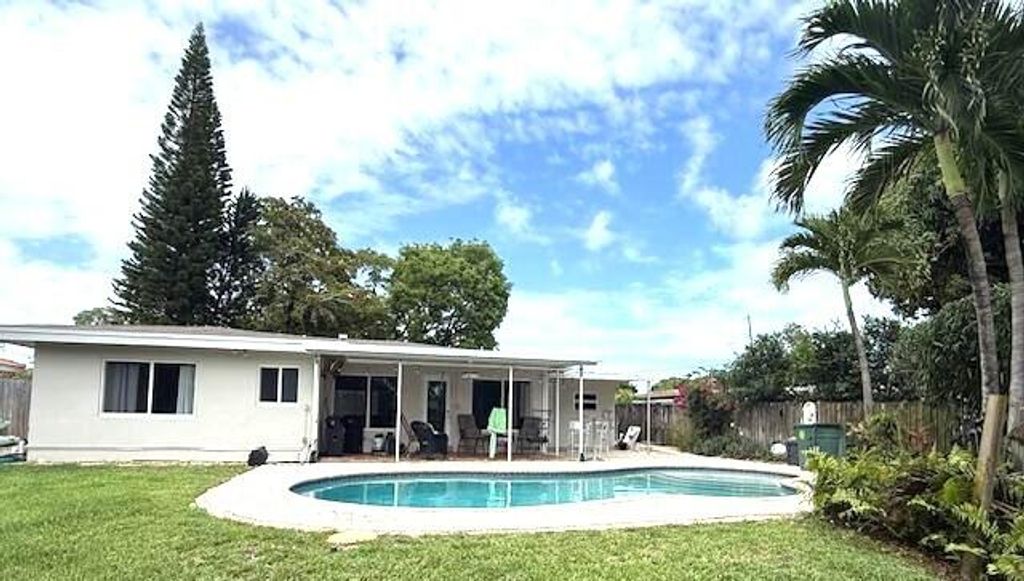 Photo of 3560 Lloyd Drive, Oakland Park, FL 33309 (MLS # B26031776)