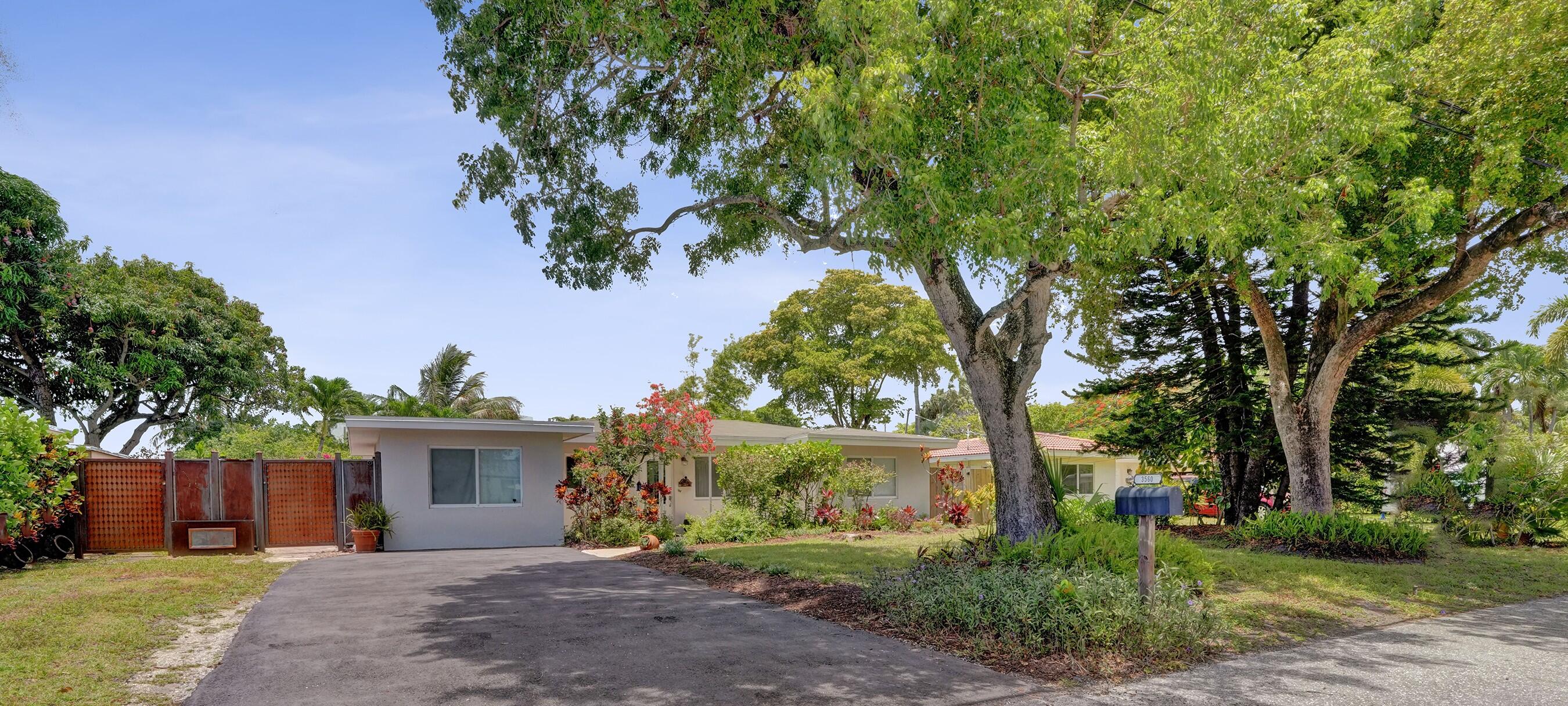 3560 Lloyd Drive