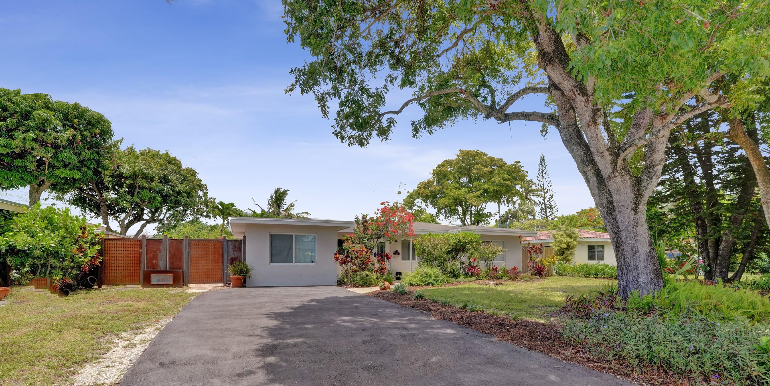 3560 Lloyd Drive