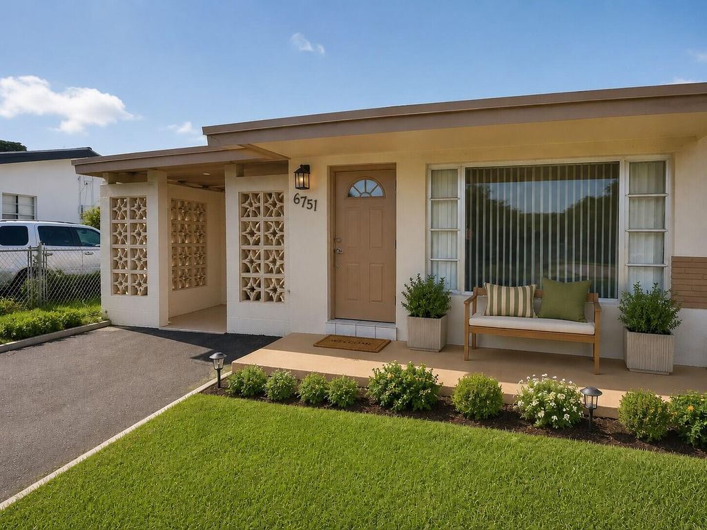 Photo of 6751 Liberty Street, Hollywood, FL 33024 (MLS # B26043397)