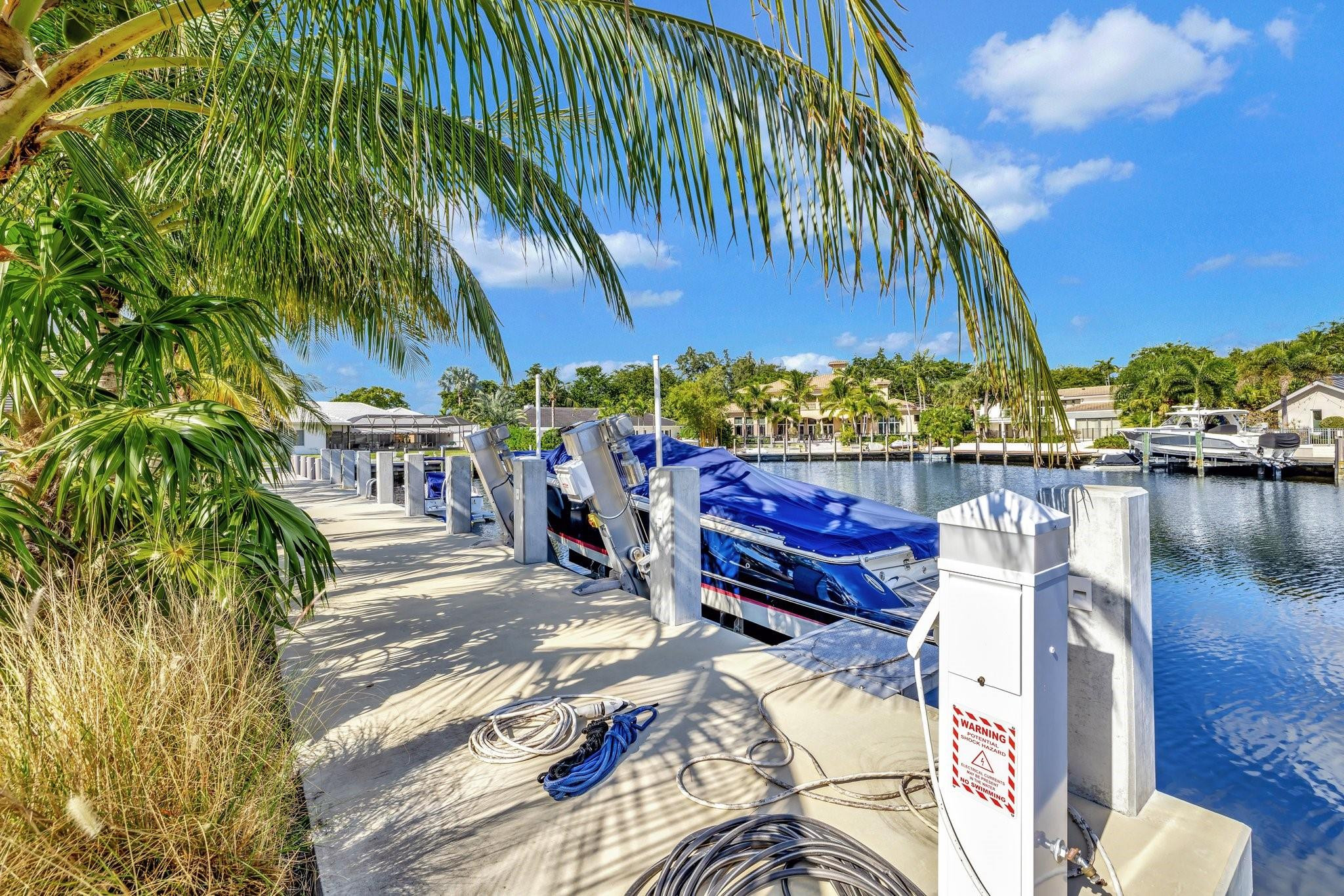 BAY COLONY - Residential