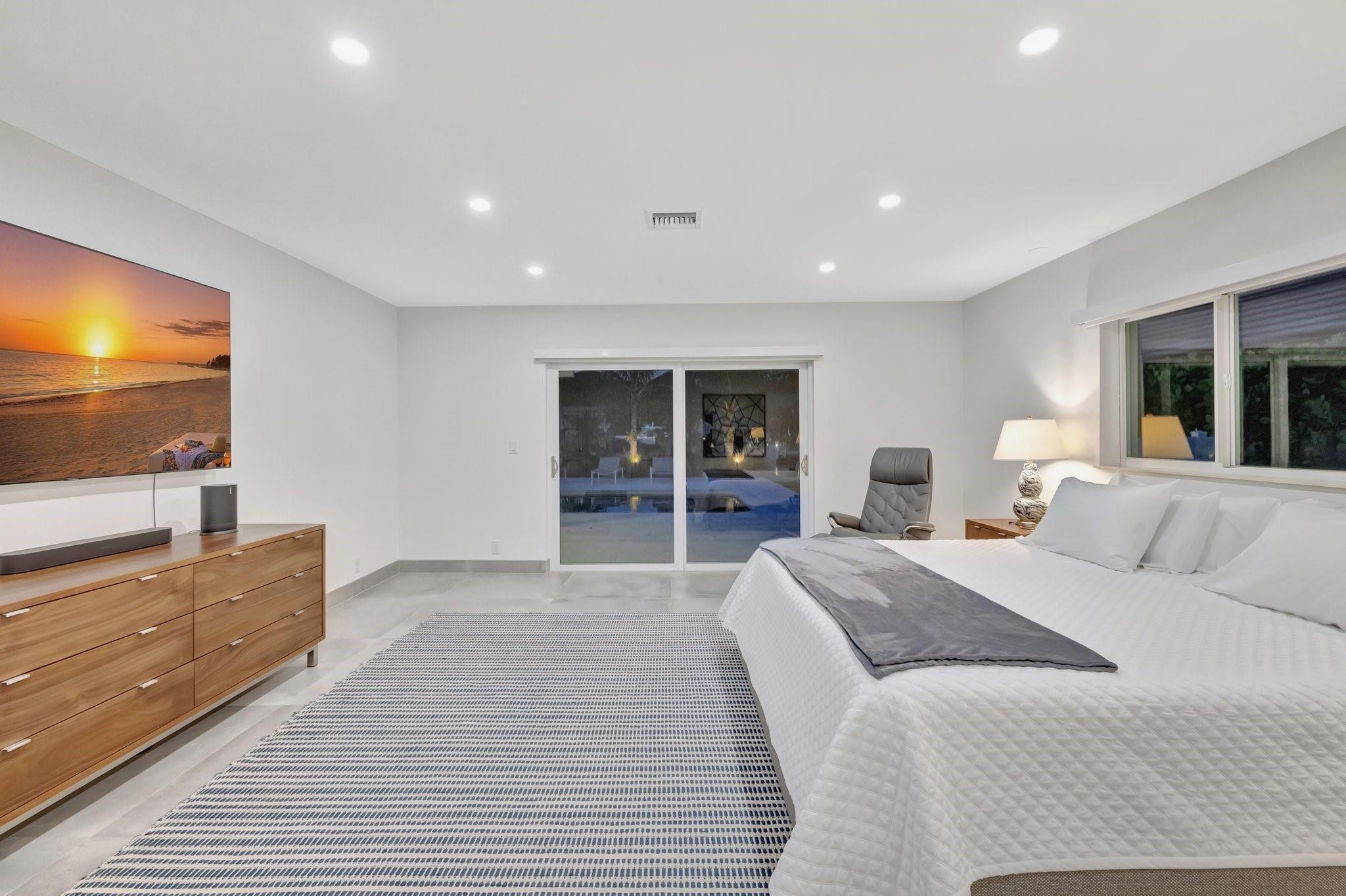 BAY COLONY - Residential