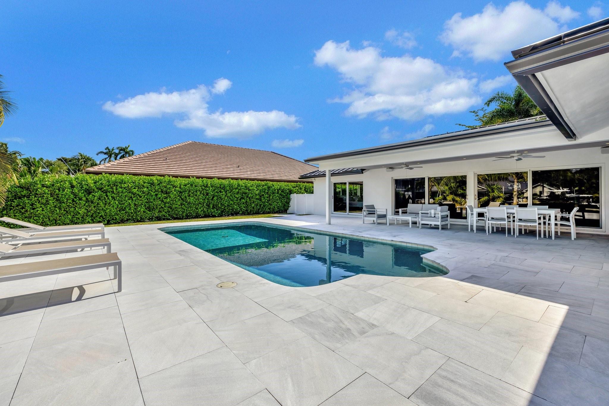 BAY COLONY - Residential