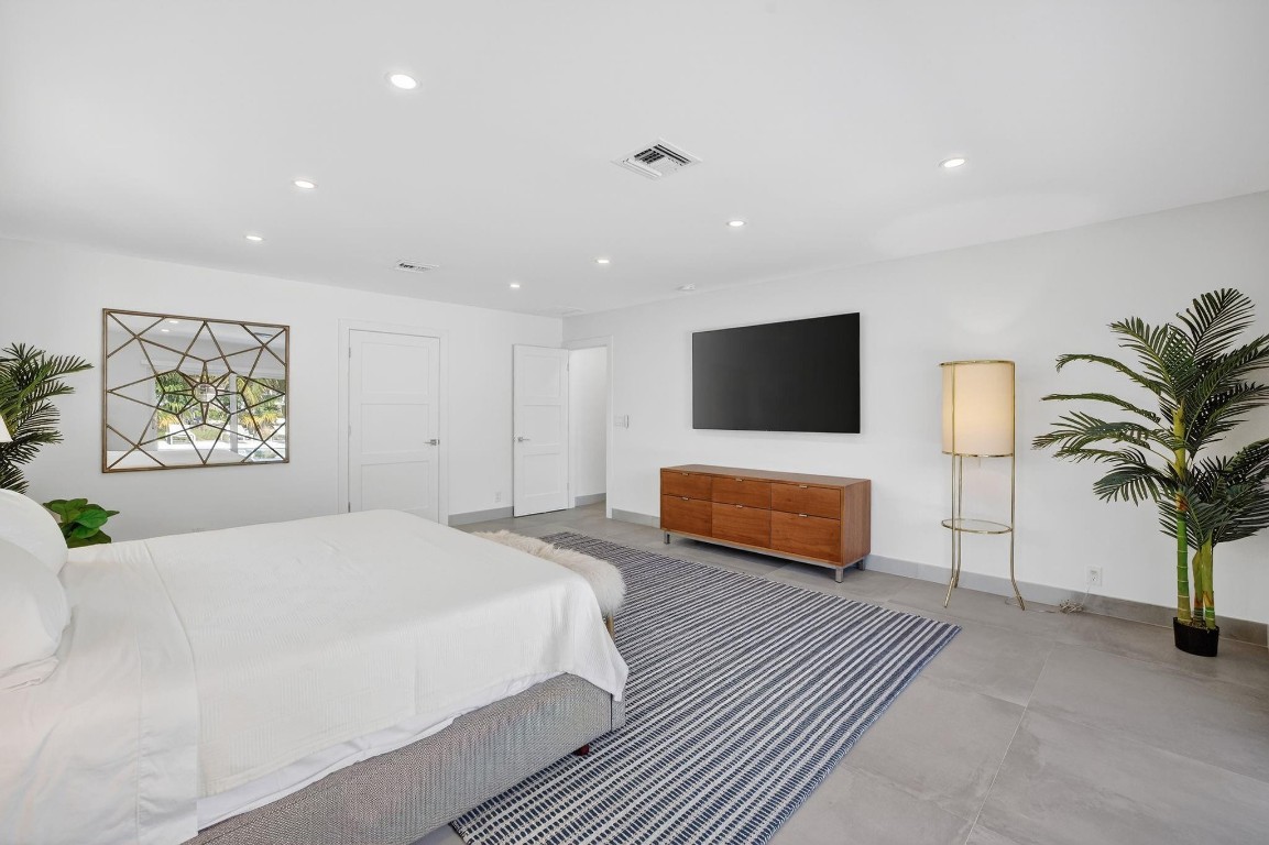 BAY COLONY - Residential