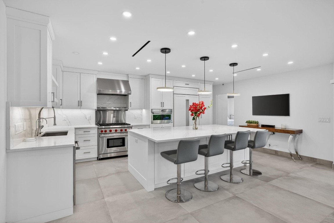 BAY COLONY - Residential