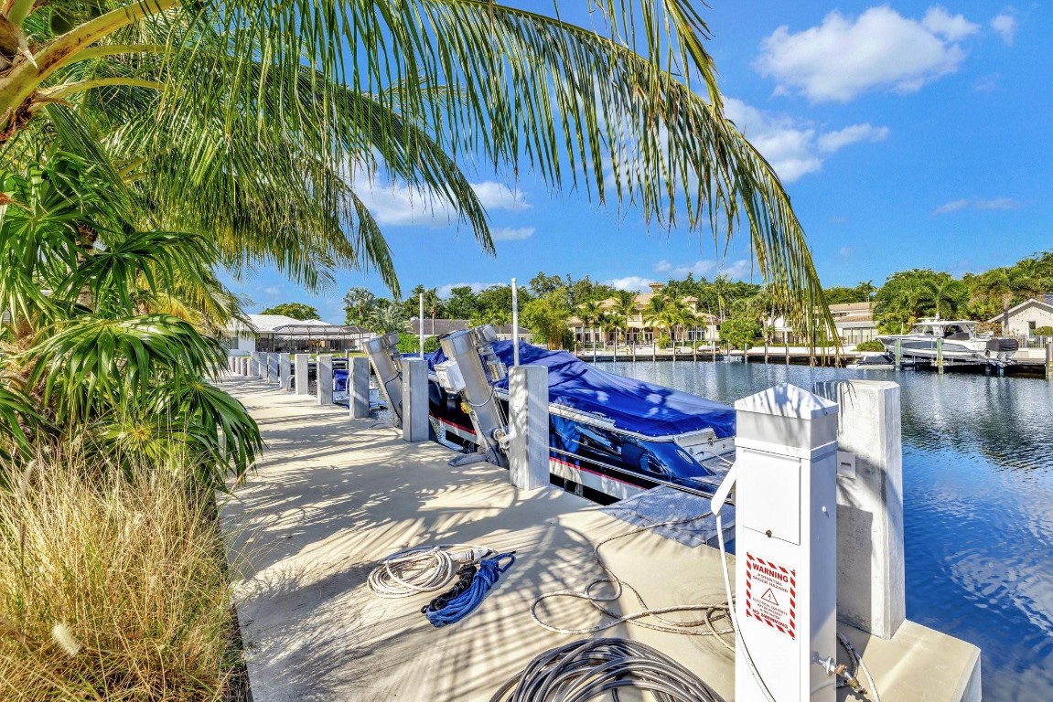 BAY COLONY - Residential