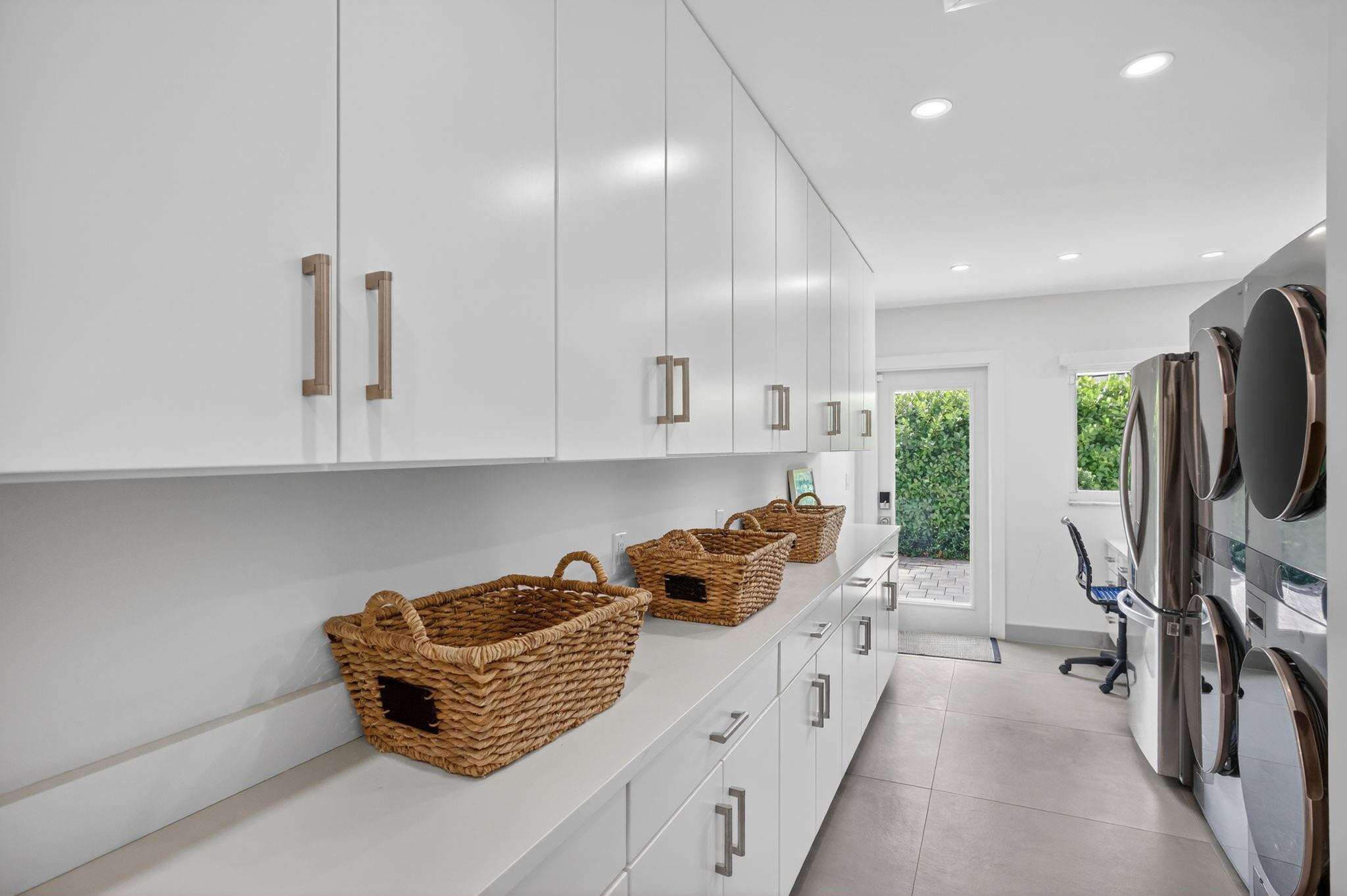 BAY COLONY - Residential