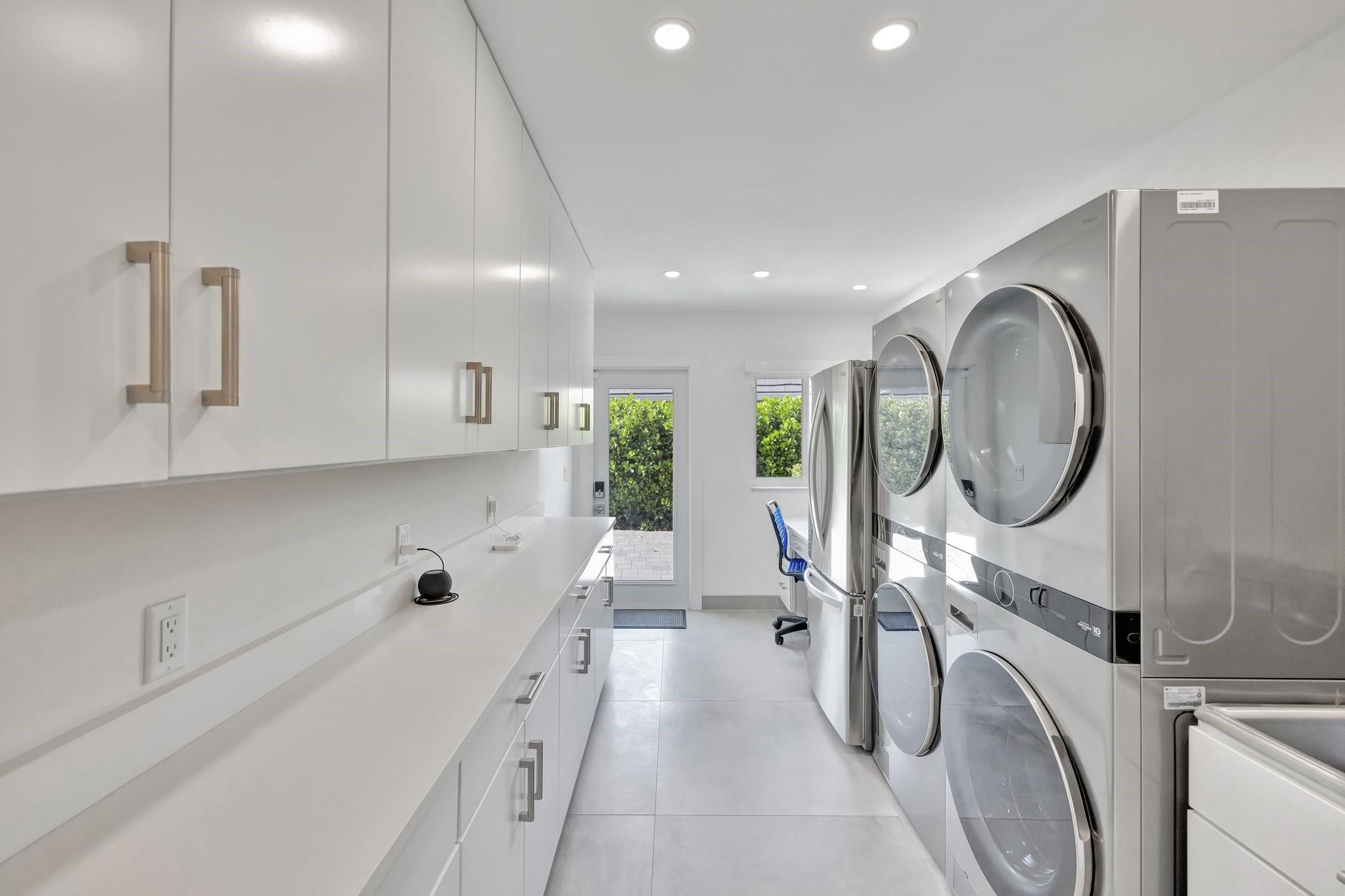 BAY COLONY - Residential