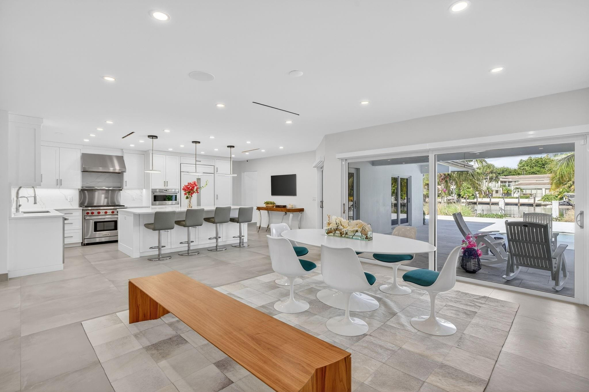 BAY COLONY - Residential