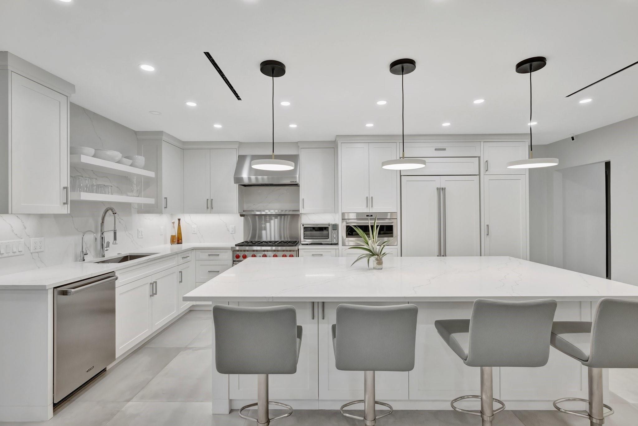 BAY COLONY - Residential