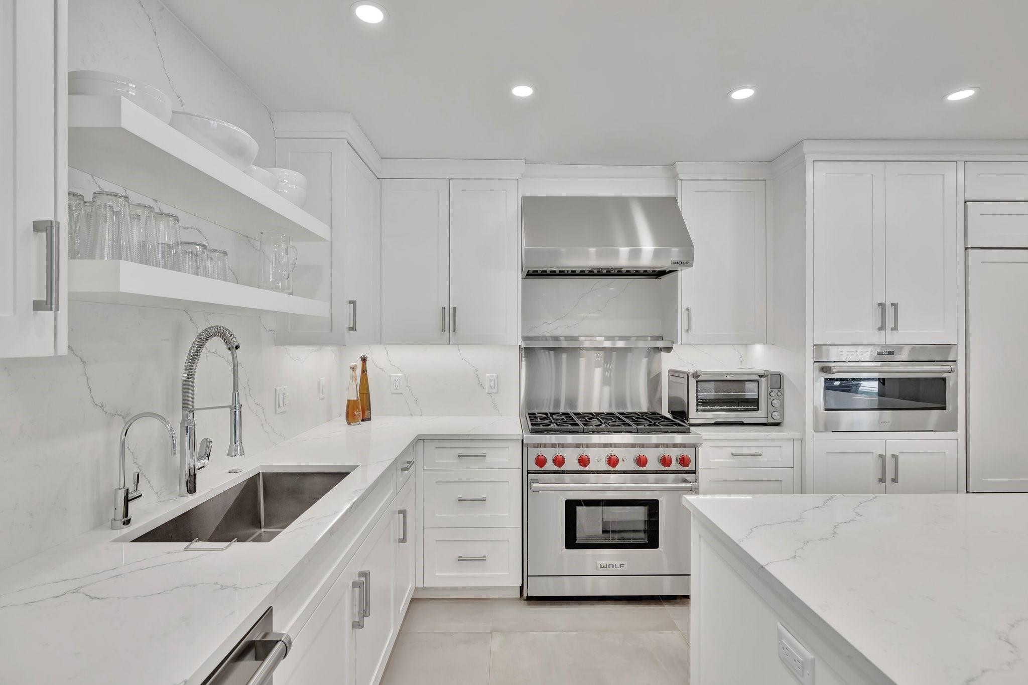 BAY COLONY - Residential