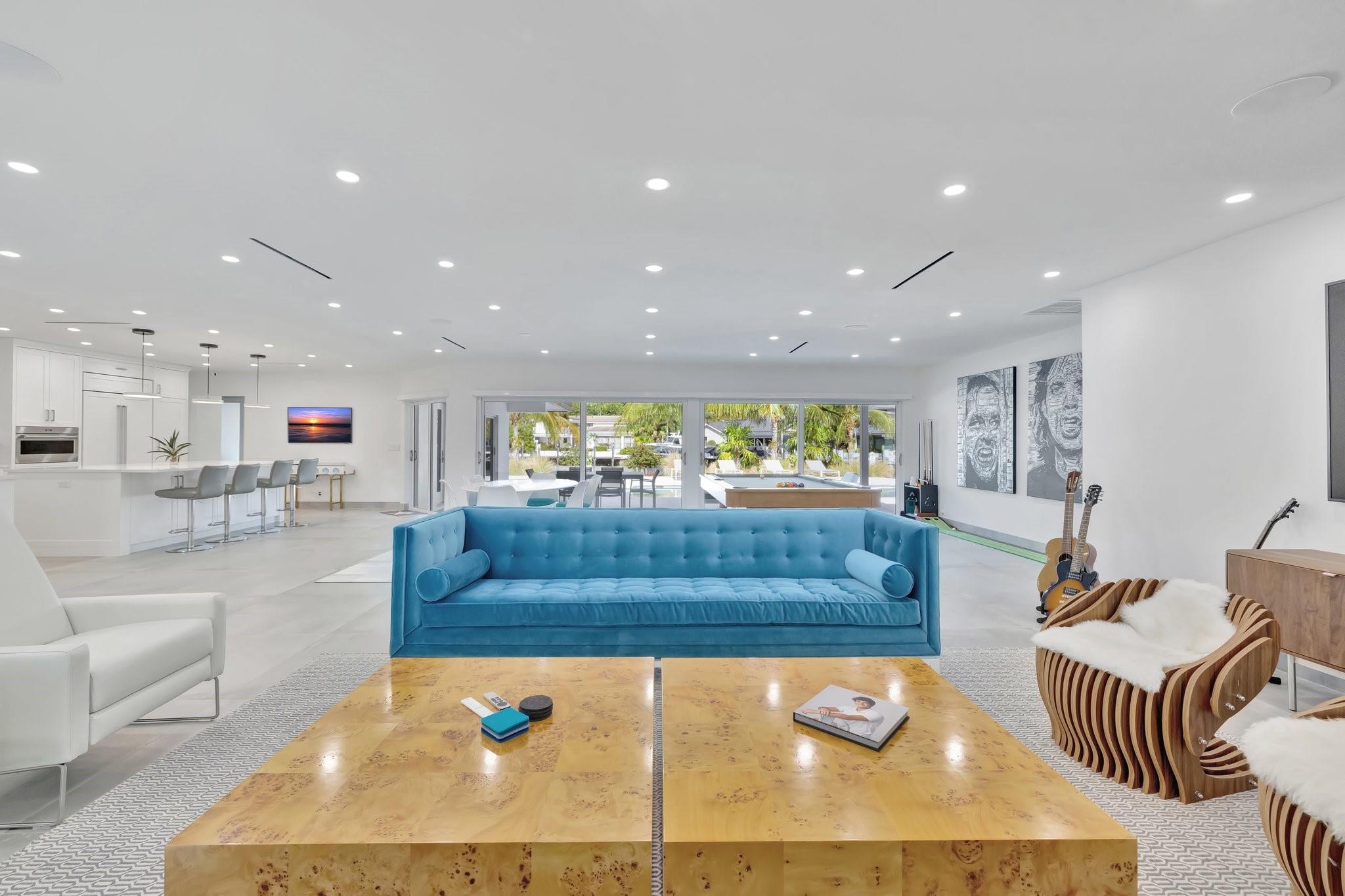 BAY COLONY - Residential