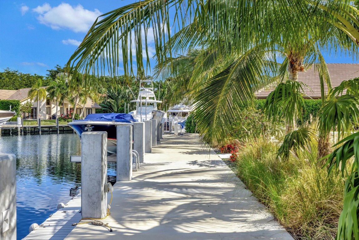 BAY COLONY - Residential