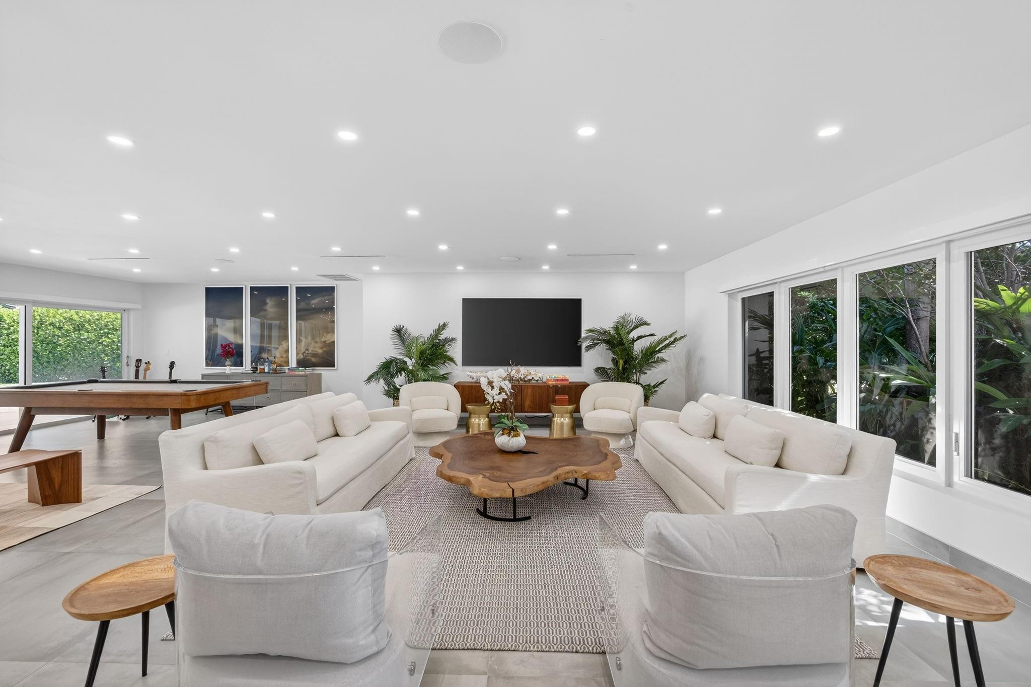 BAY COLONY - Residential