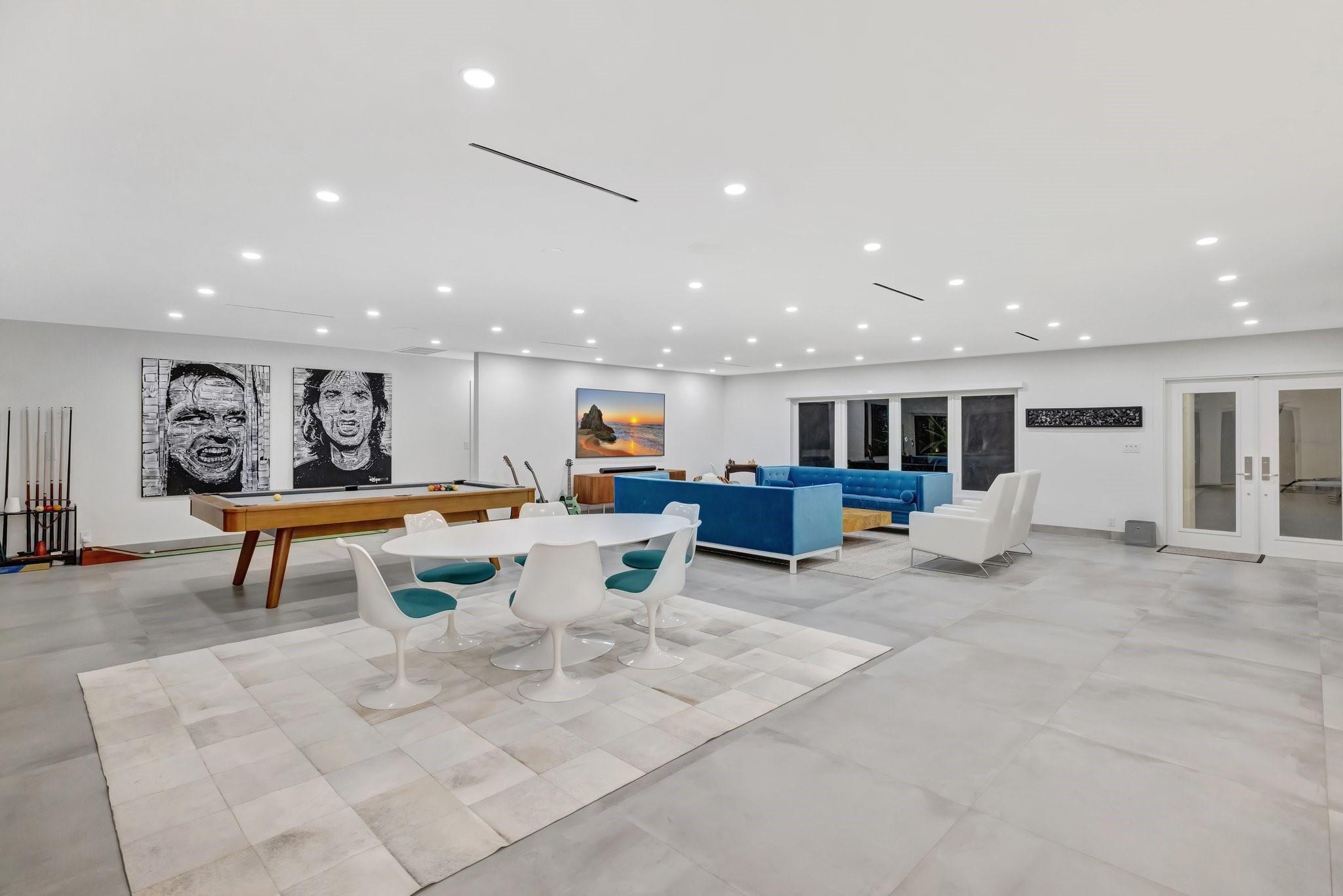 BAY COLONY - Residential