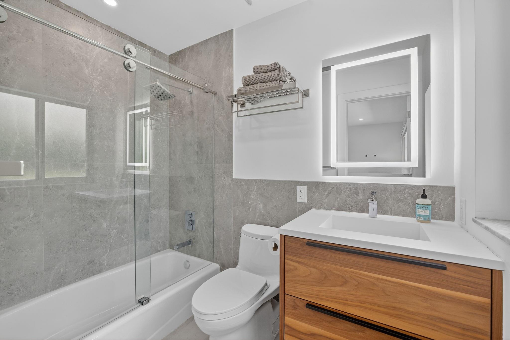 BAY COLONY - Residential