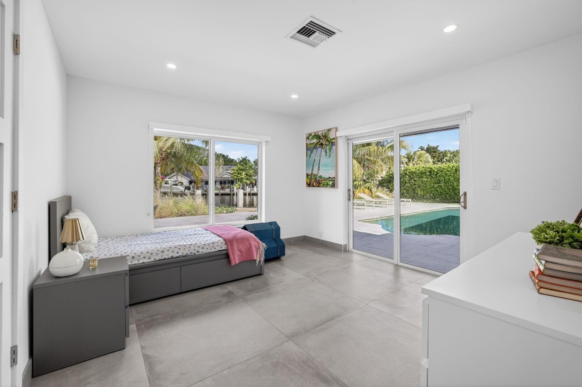 BAY COLONY - Residential