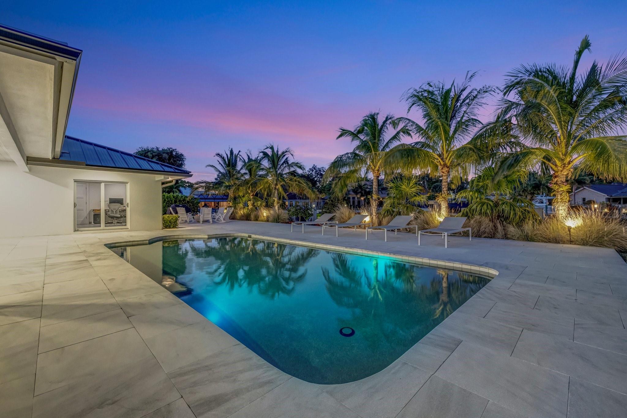 BAY COLONY - Residential