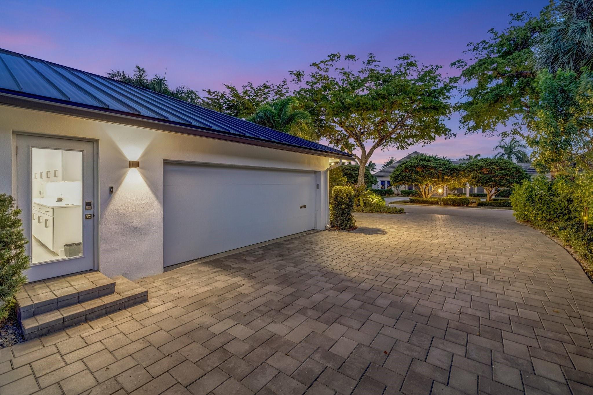 BAY COLONY - Residential