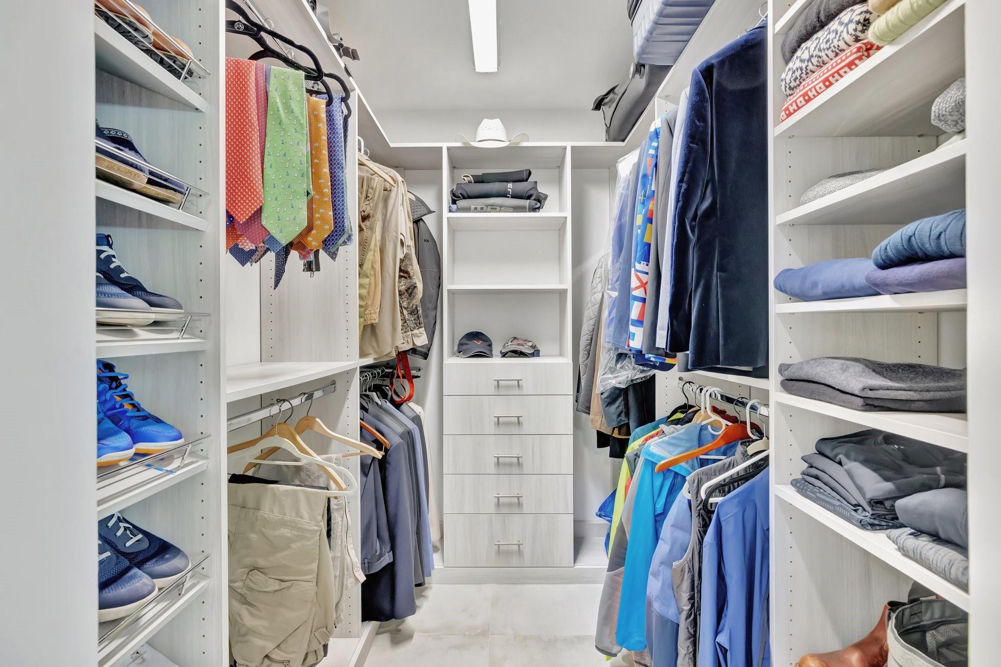 BAY COLONY - Residential