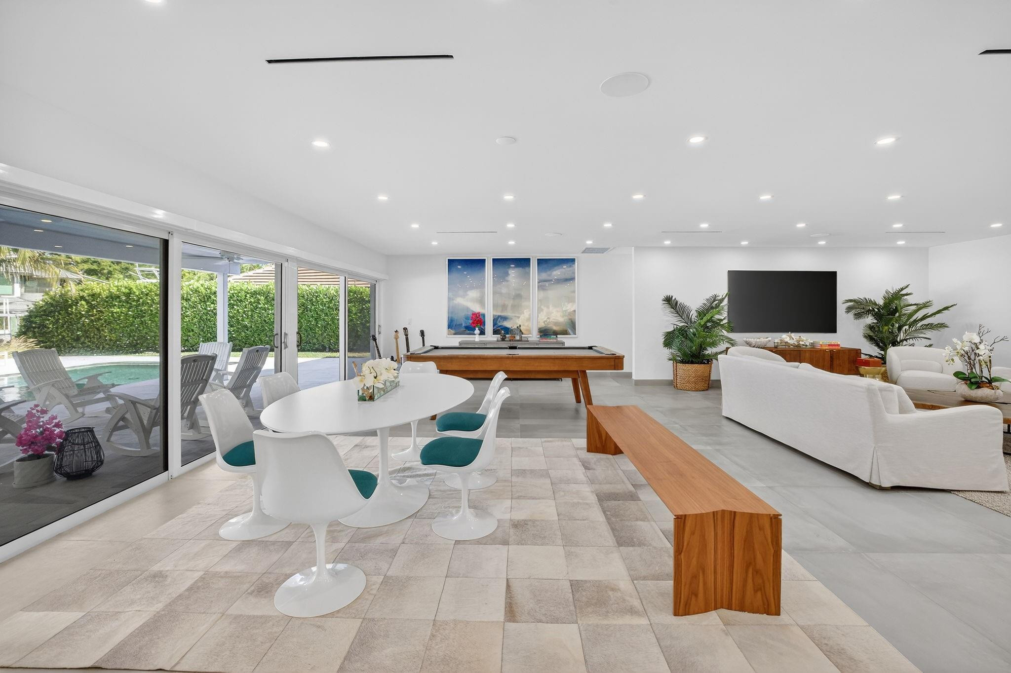 BAY COLONY - Residential