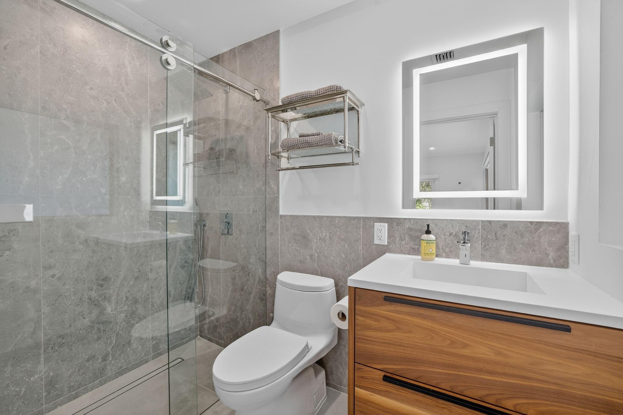 BAY COLONY - Residential