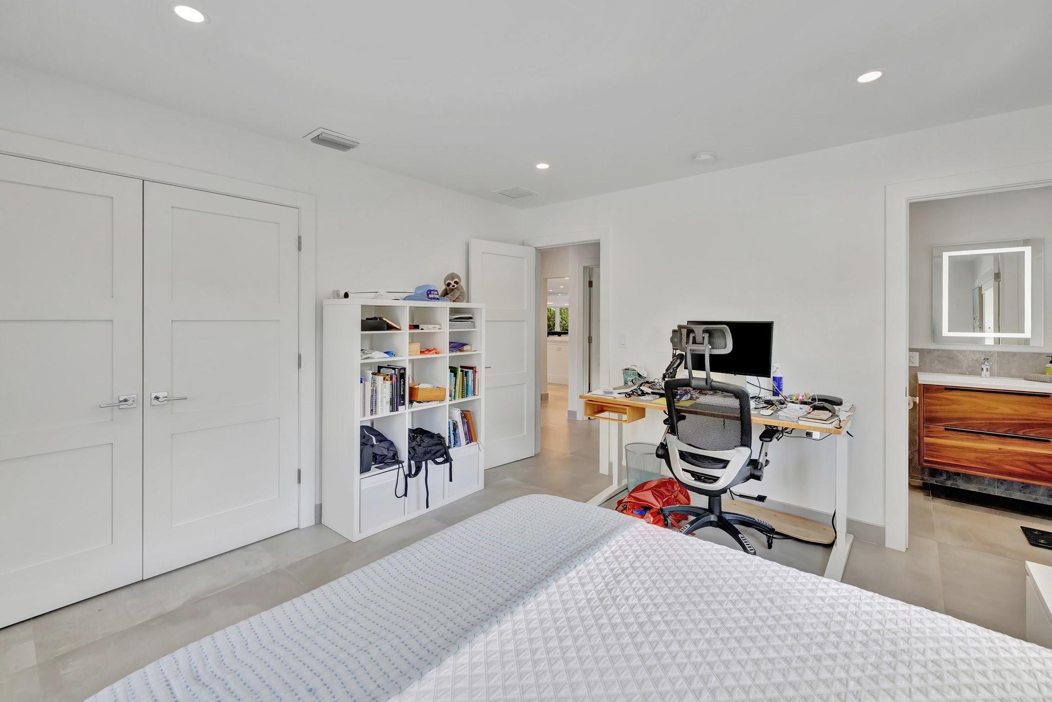 BAY COLONY - Residential