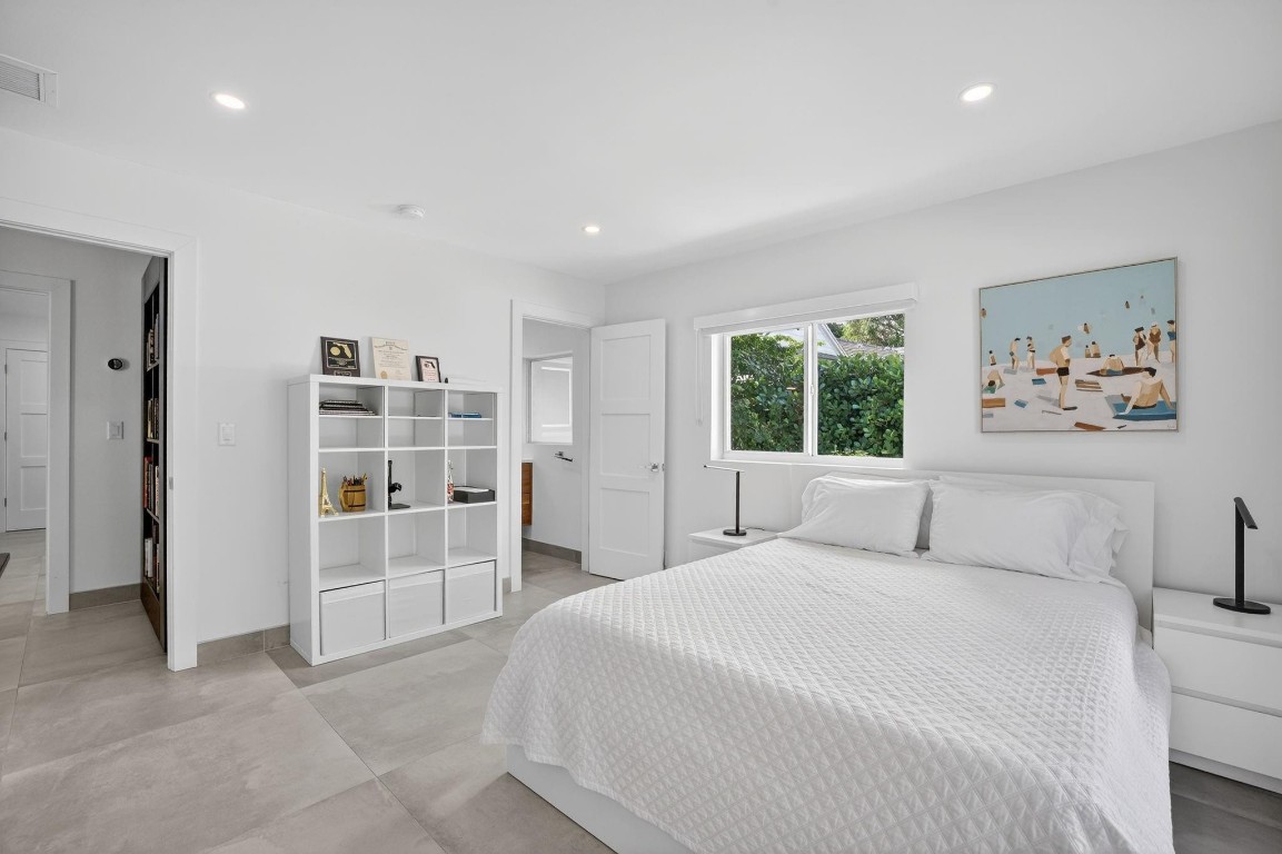 BAY COLONY - Residential