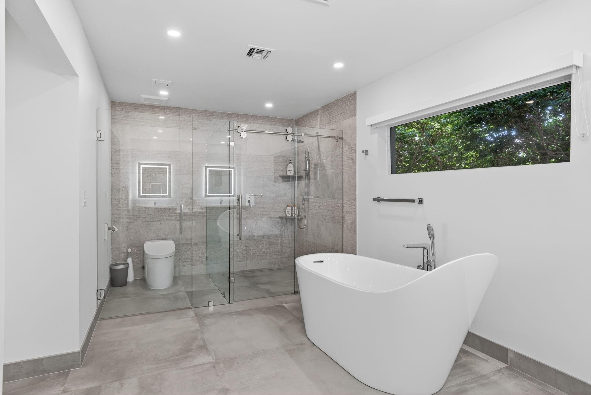 BAY COLONY - Residential