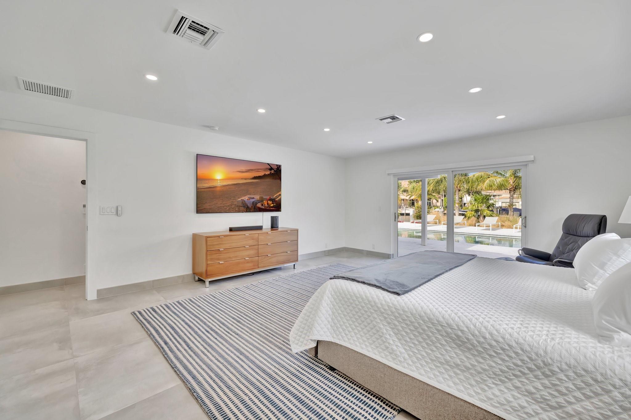 BAY COLONY - Residential