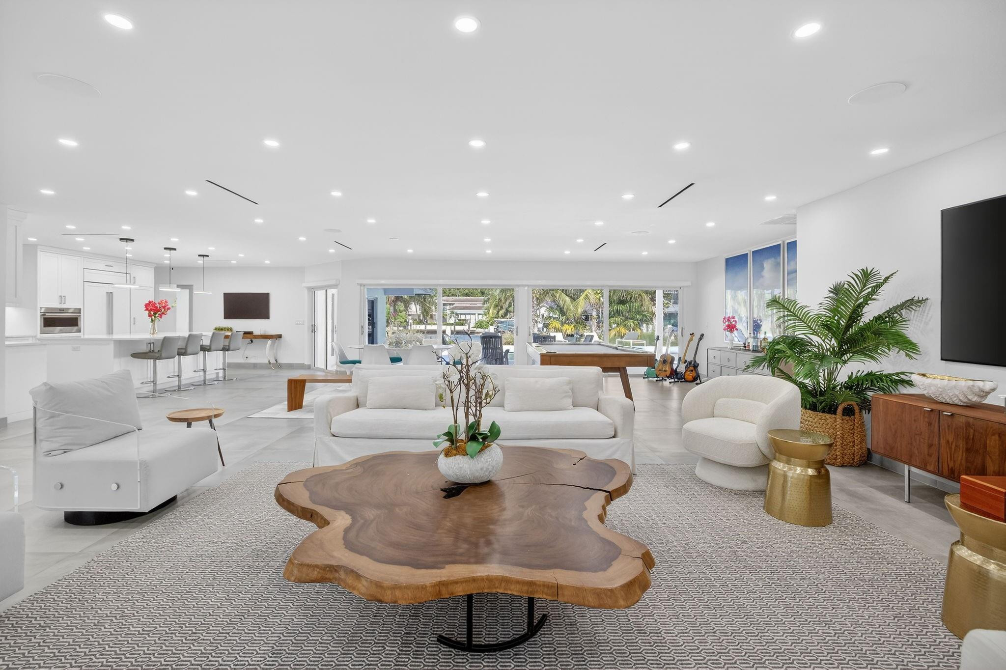 BAY COLONY - Residential