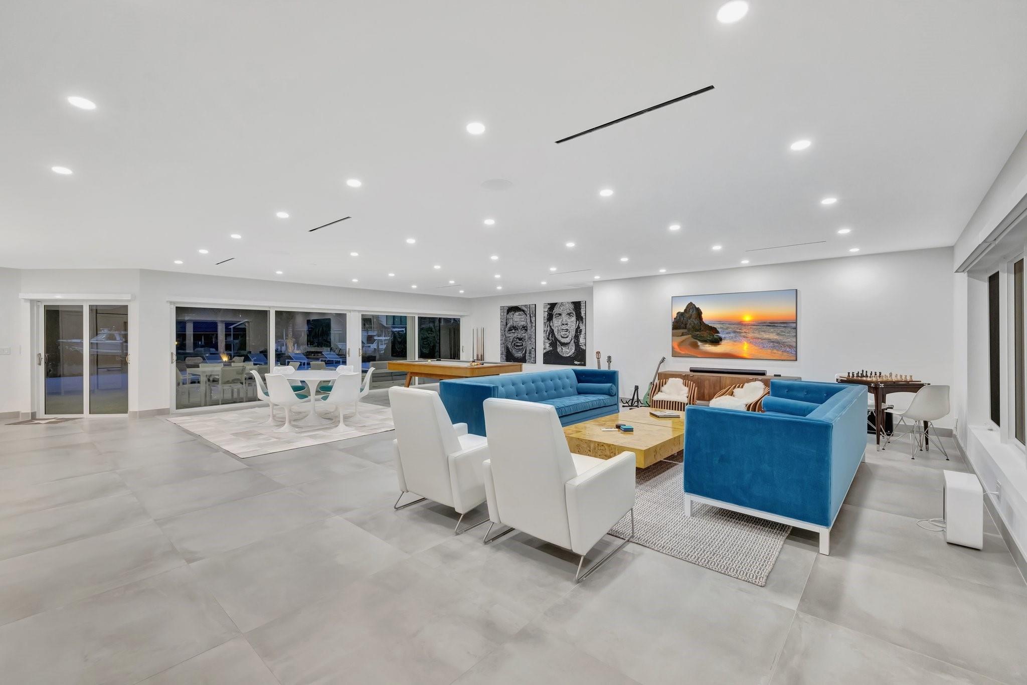 BAY COLONY - Residential