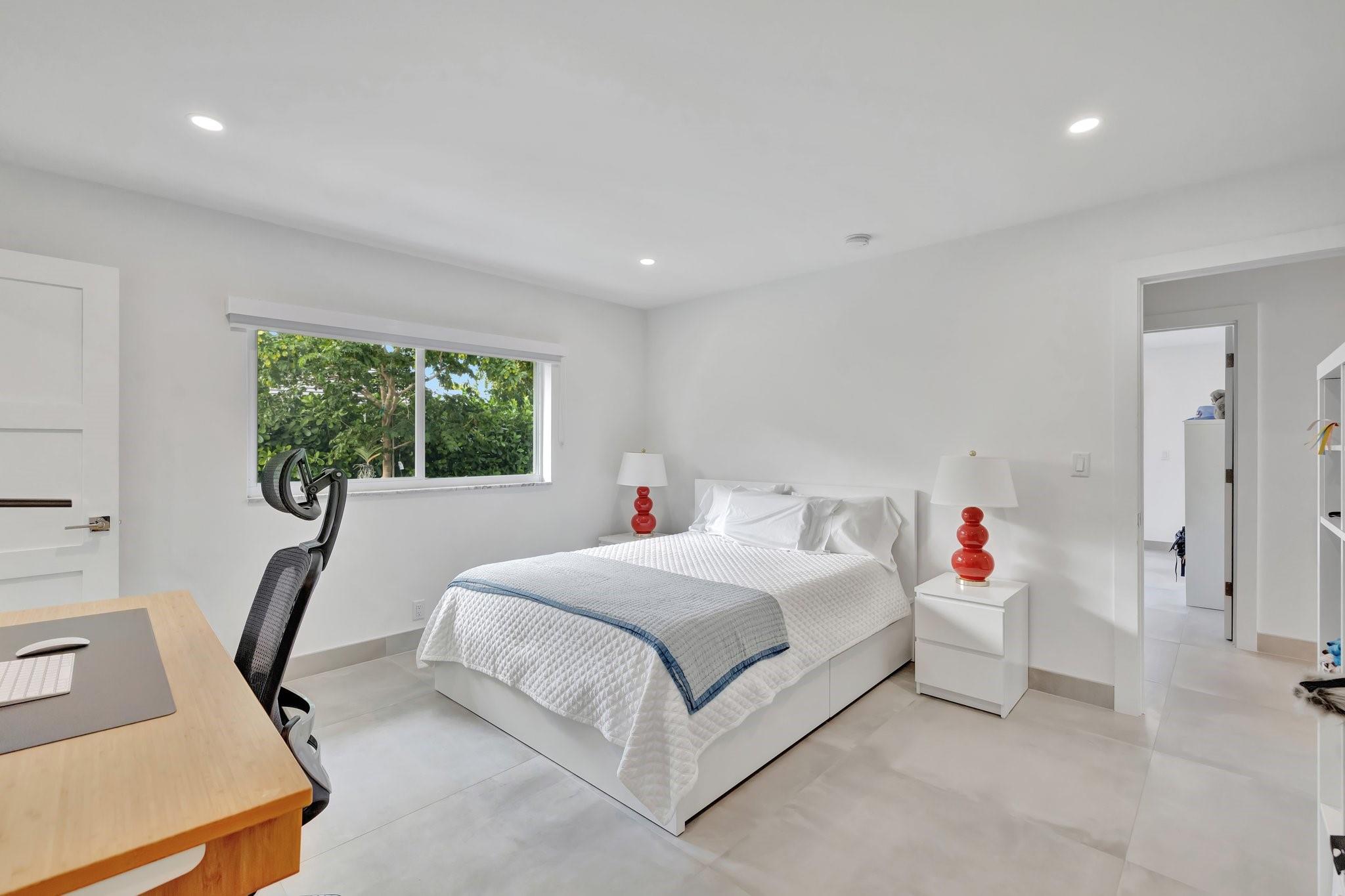 BAY COLONY - Residential