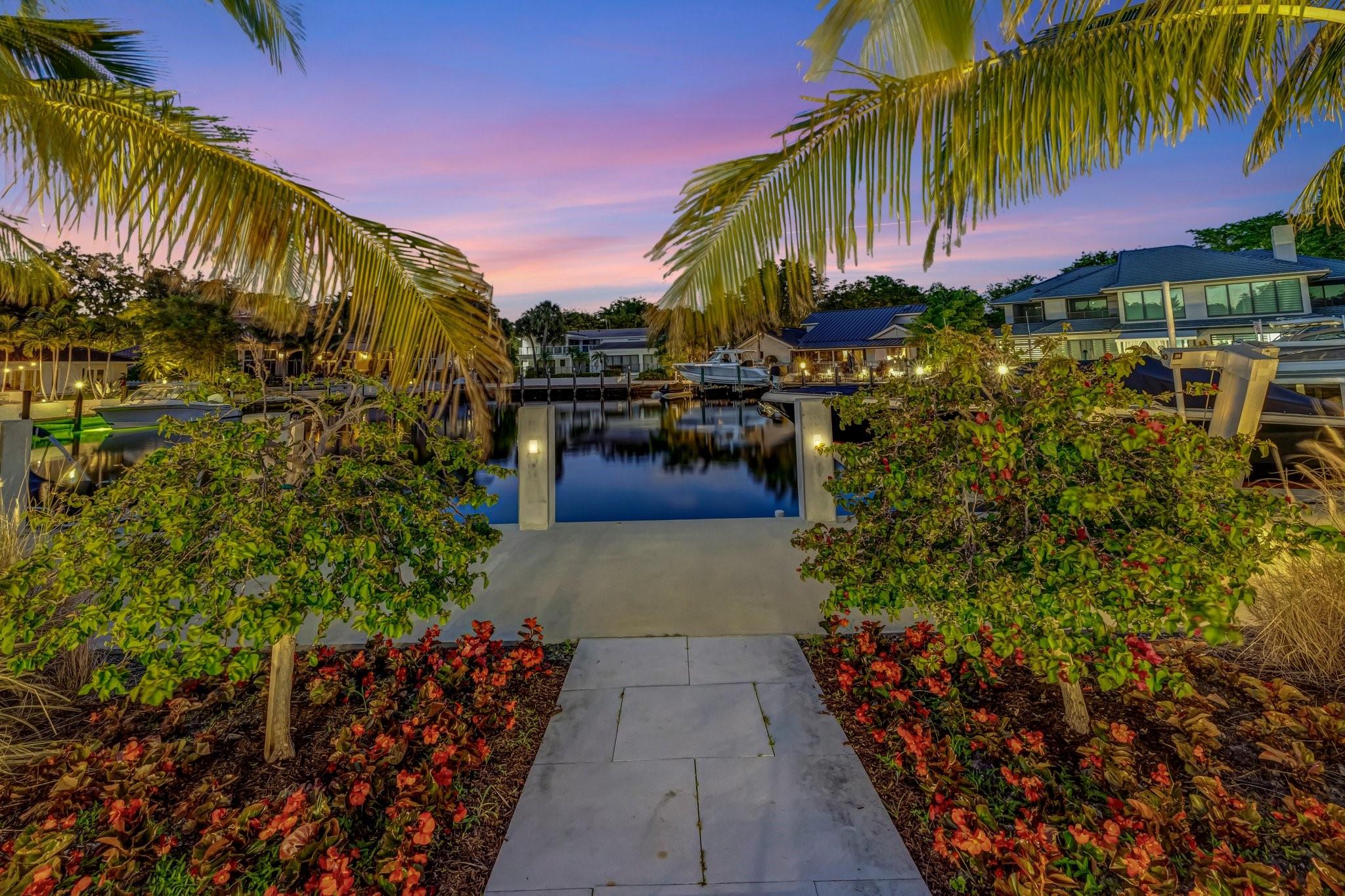 BAY COLONY - Residential