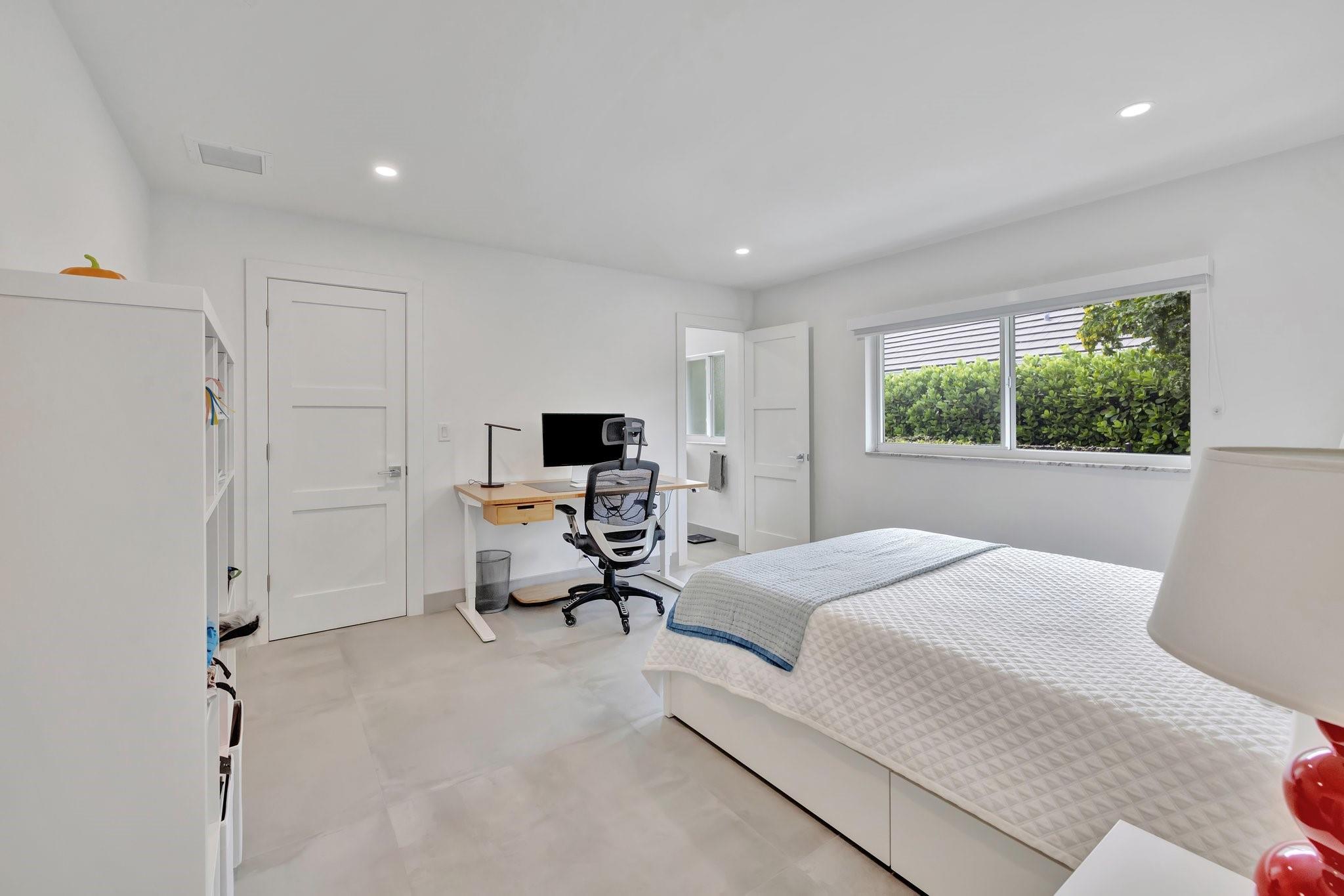 BAY COLONY - Residential