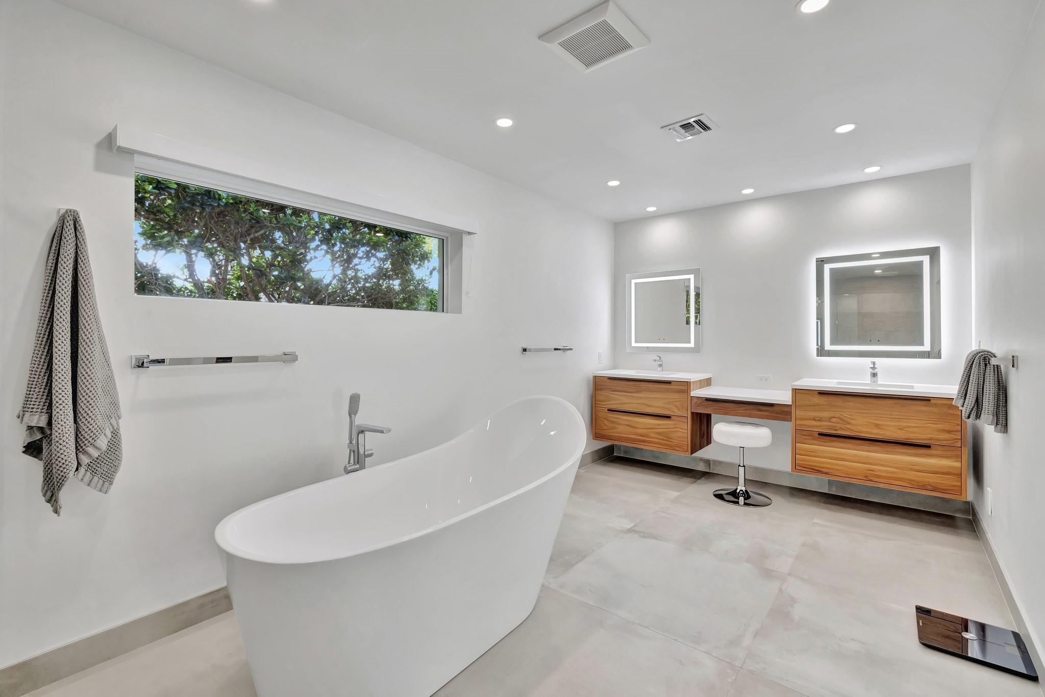 BAY COLONY - Residential