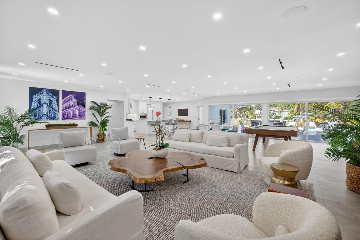 BAY COLONY - Residential