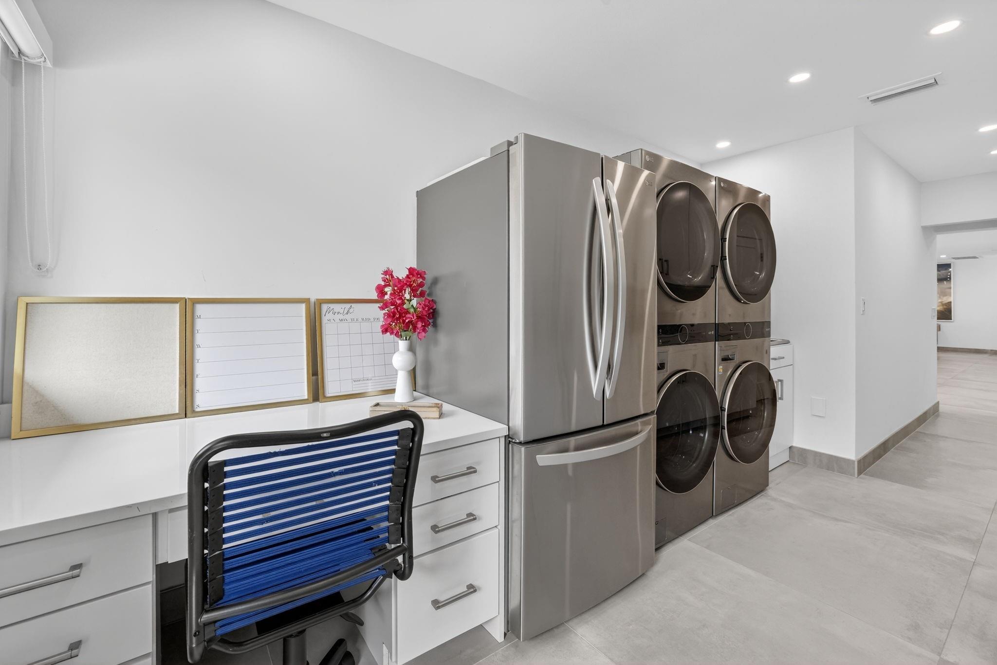 BAY COLONY - Residential