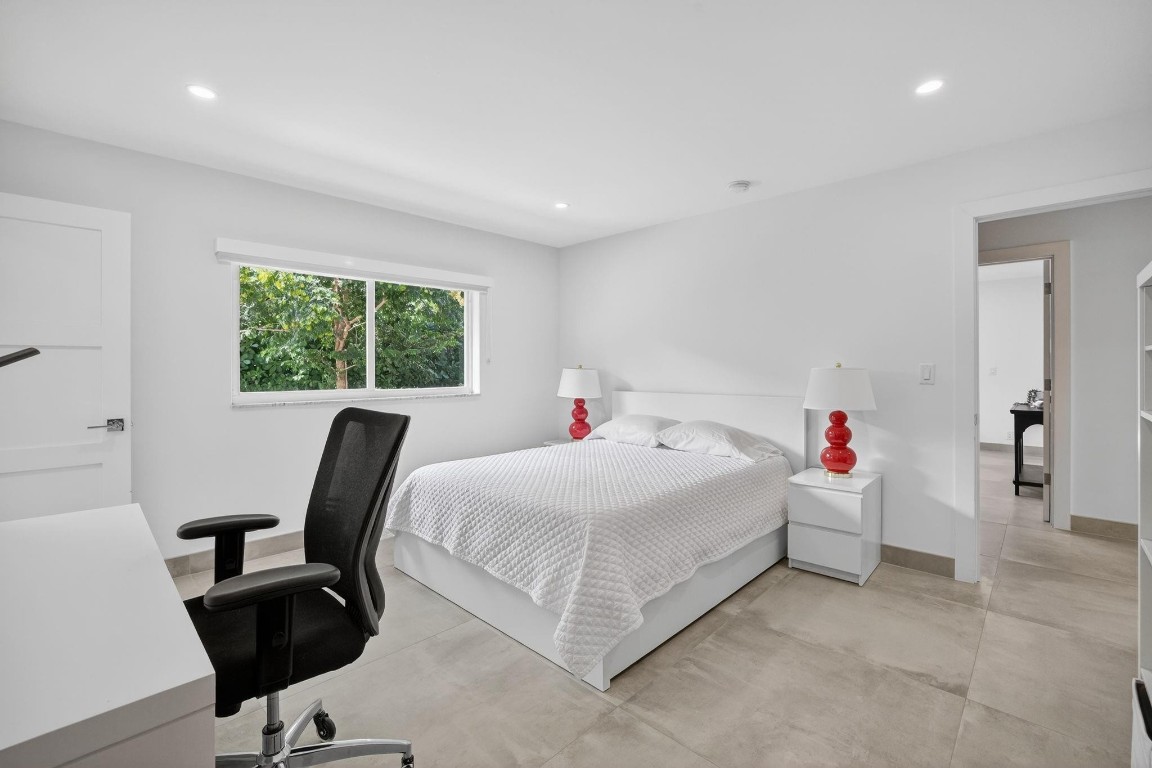 BAY COLONY - Residential