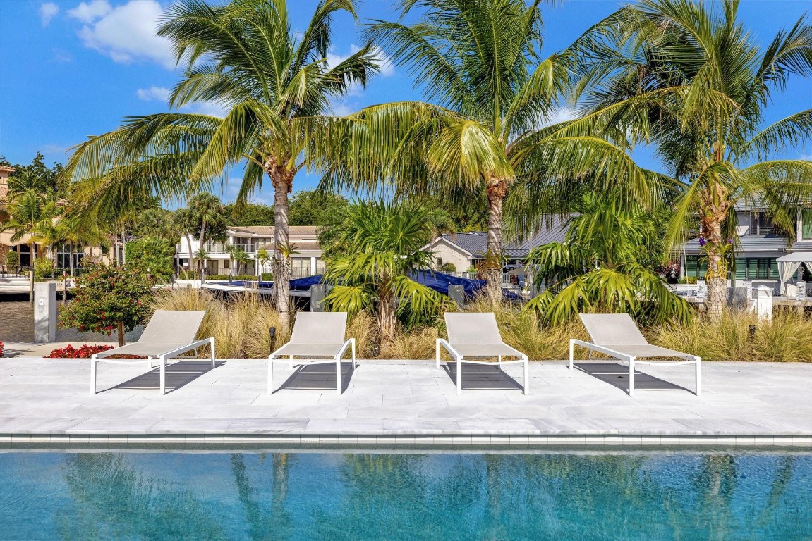 BAY COLONY - Residential