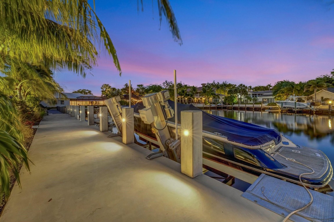 BAY COLONY - Residential